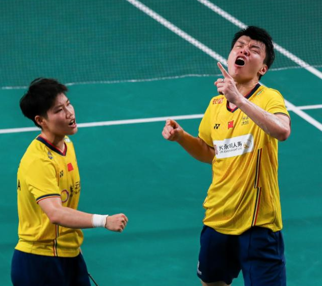 日本队逆转法国队,黄鸭组合惊艳四座 日本队逆转法国队,黄鸭组合惊艳四座