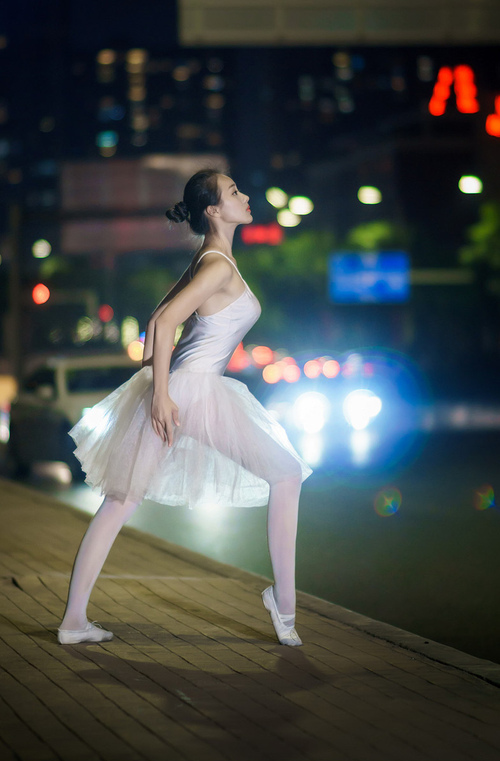 当约基奇式统治力降临CBA，广厦内线群诠释完美团队篮球