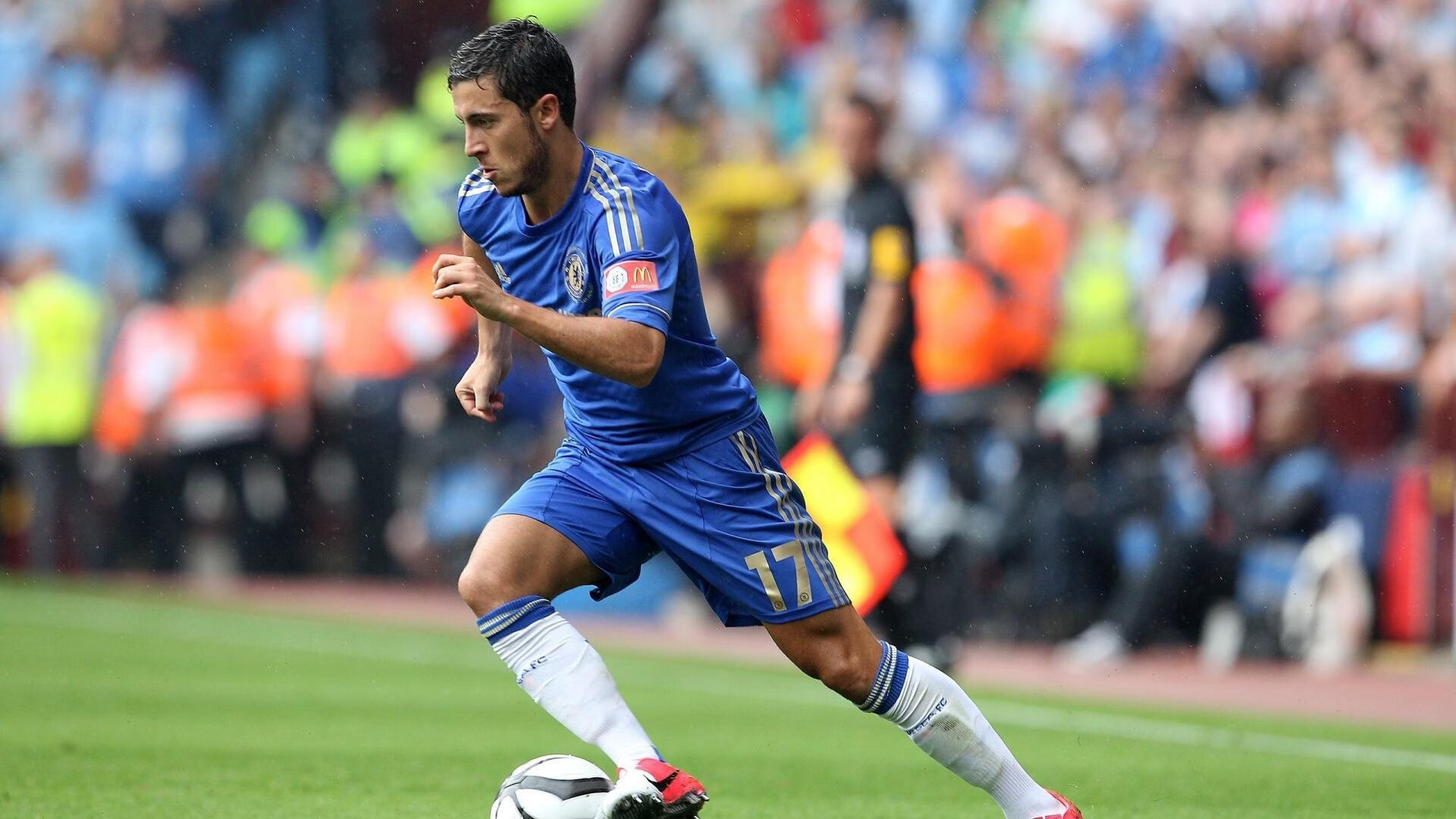 赛道即猎场，当詹姆斯在F1街道赛的霓虹中踩下死亡节拍