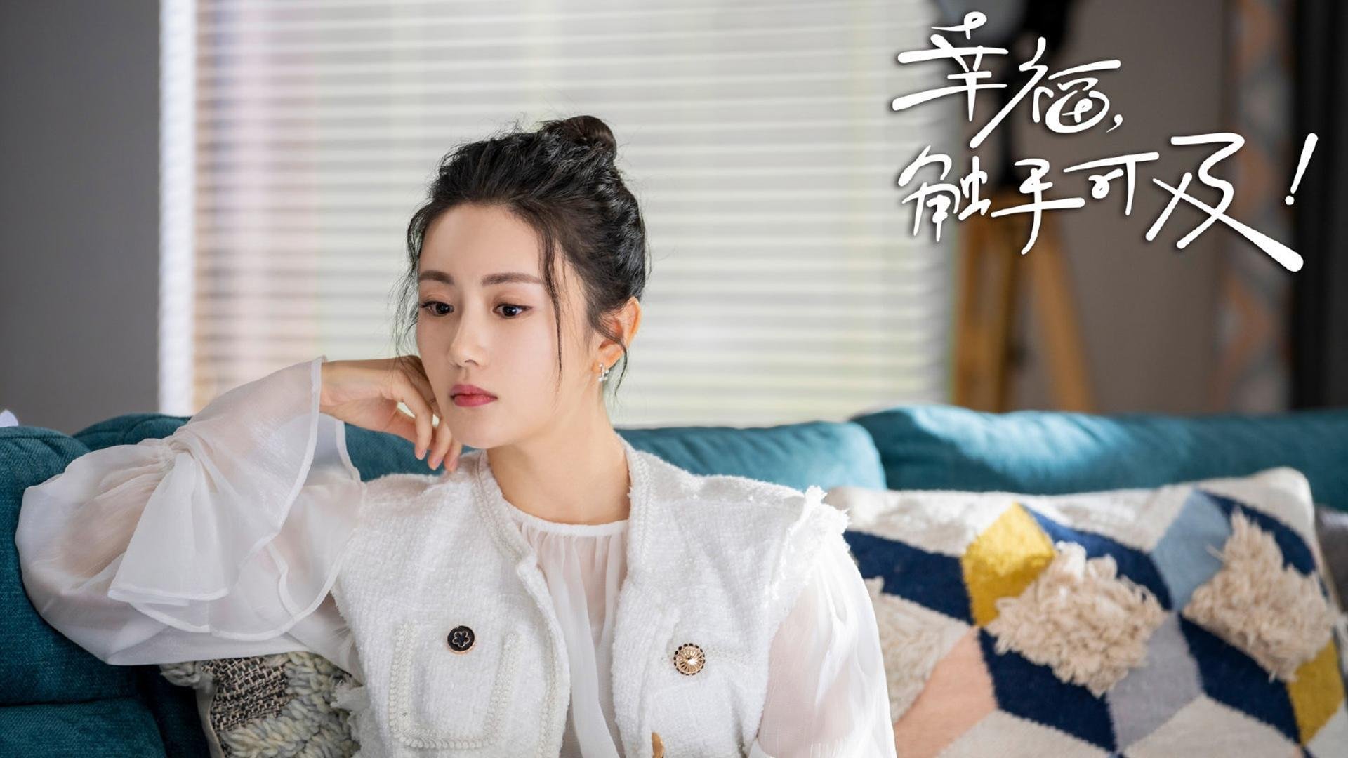 这个唯一性可以体现在，这场比赛本身在世界杯历史上的定位（例如，是某支球队的救赎之战，或是某个球星职业生涯的转折点）以及它所蕴含的、超越足球本身的戏剧张力（例如，在特殊气候、特殊政治隐喻下的对抗）